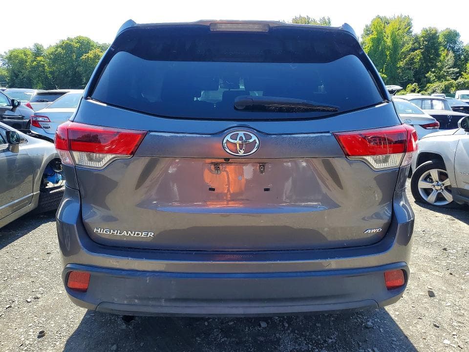 2018 TOYOTA HIGHLANDER LE 6