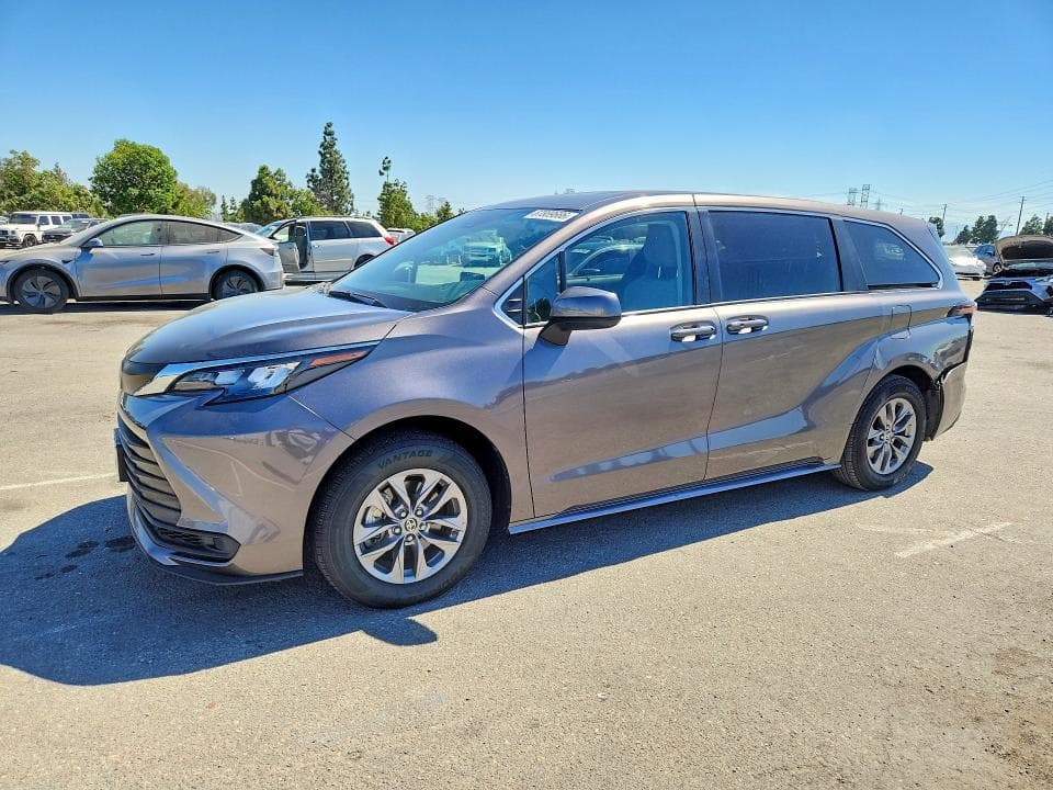 2024 TOYOTA SIENNA LE