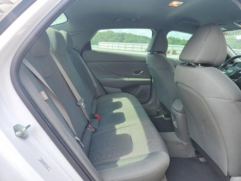 2024 HYUNDAI ELANTRA SE 10