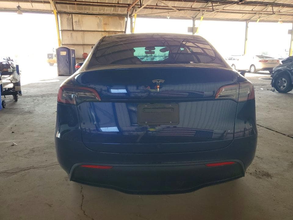2024 TESLA MODEL Y 6