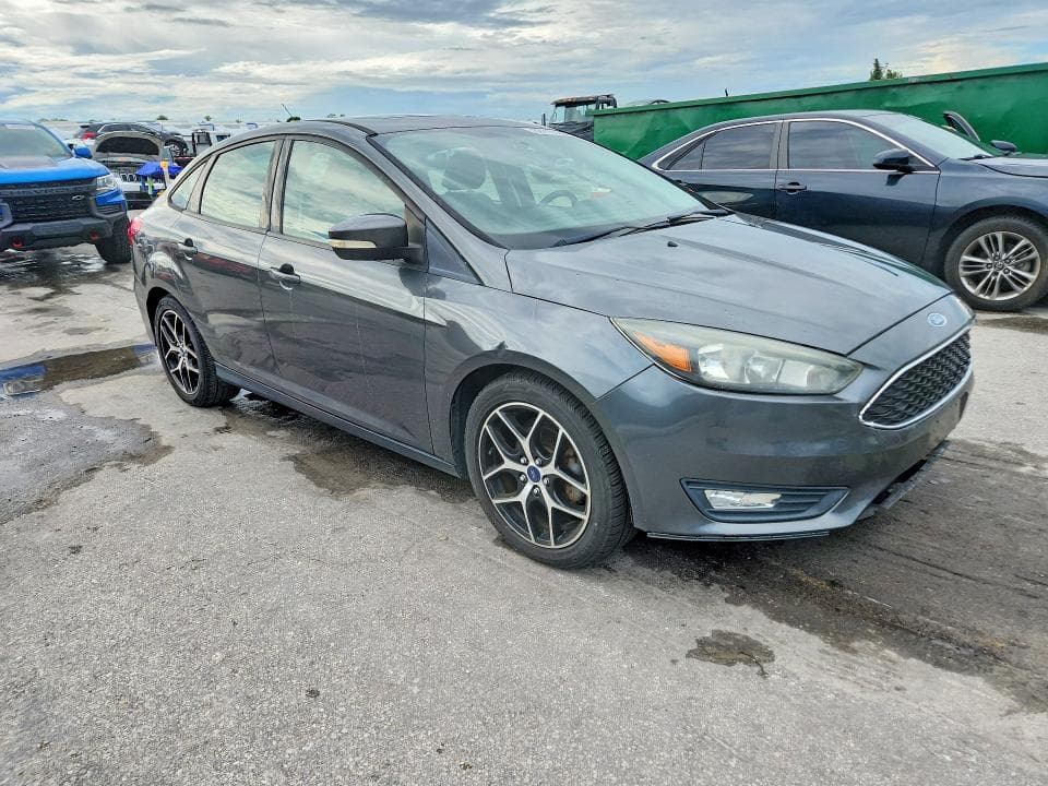 2017 FORD FOCUS SEL 4