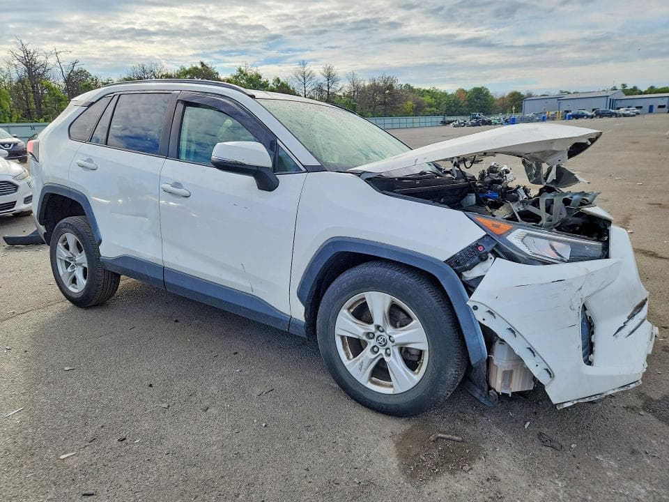 2019 TOYOTA RAV4 XLE 4