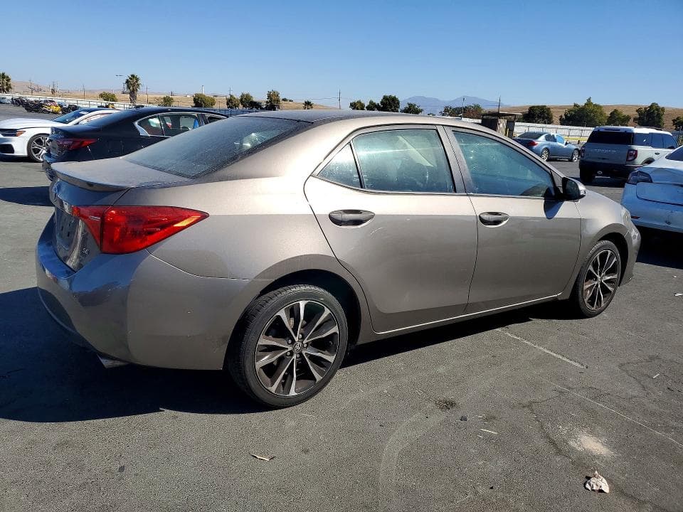 2018 TOYOTA COROLLA SE 3