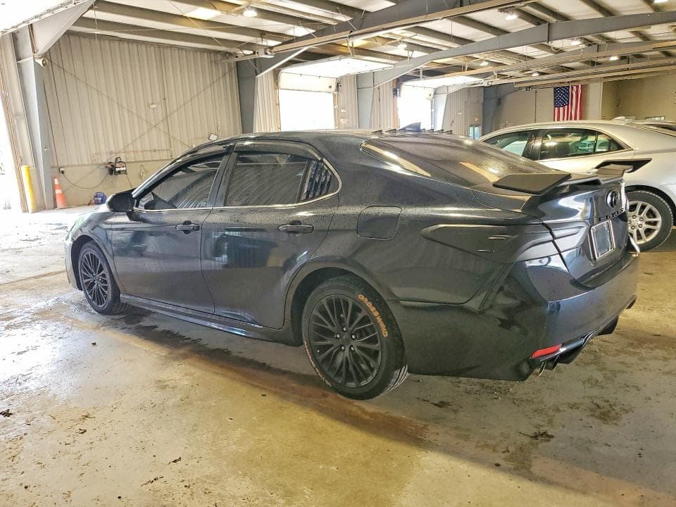 2018 TOYOTA CAMRY HYBRID SE 2