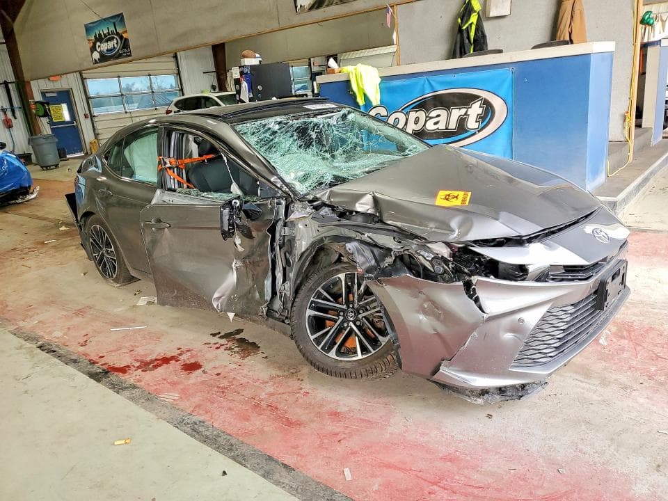 2025 TOYOTA CAMRY XLE 4