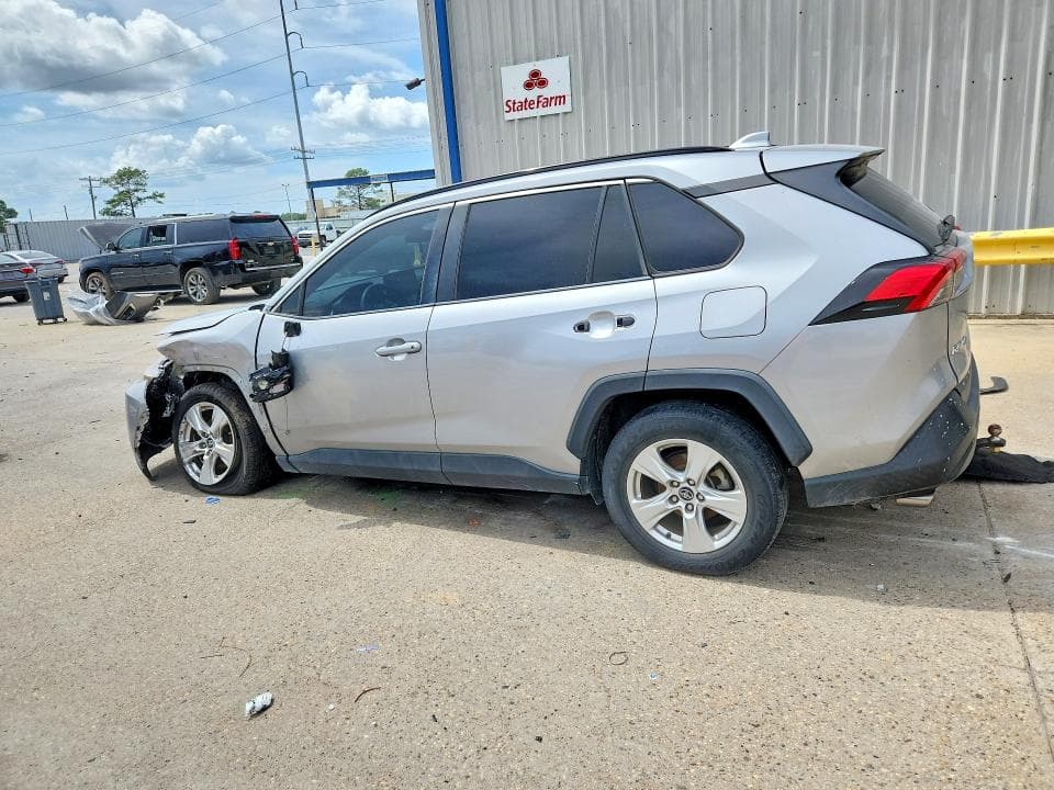 2019 TOYOTA RAV4 XLE 2
