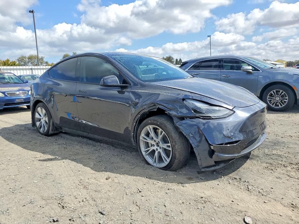 2024 TESLA MODEL Y 4