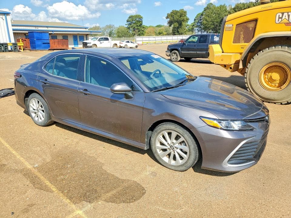 2023 TOYOTA CAMRY LE 4