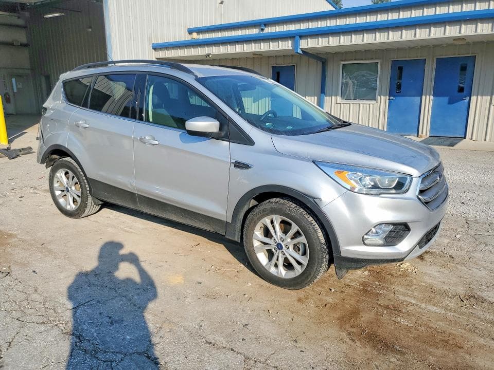 2017 FORD ESCAPE SE 4