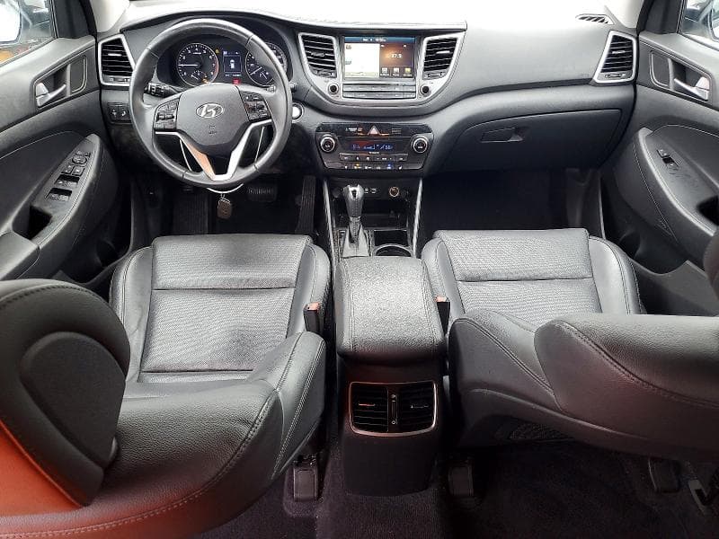 2017 HYUNDAI TUCSON SE PLUS 8