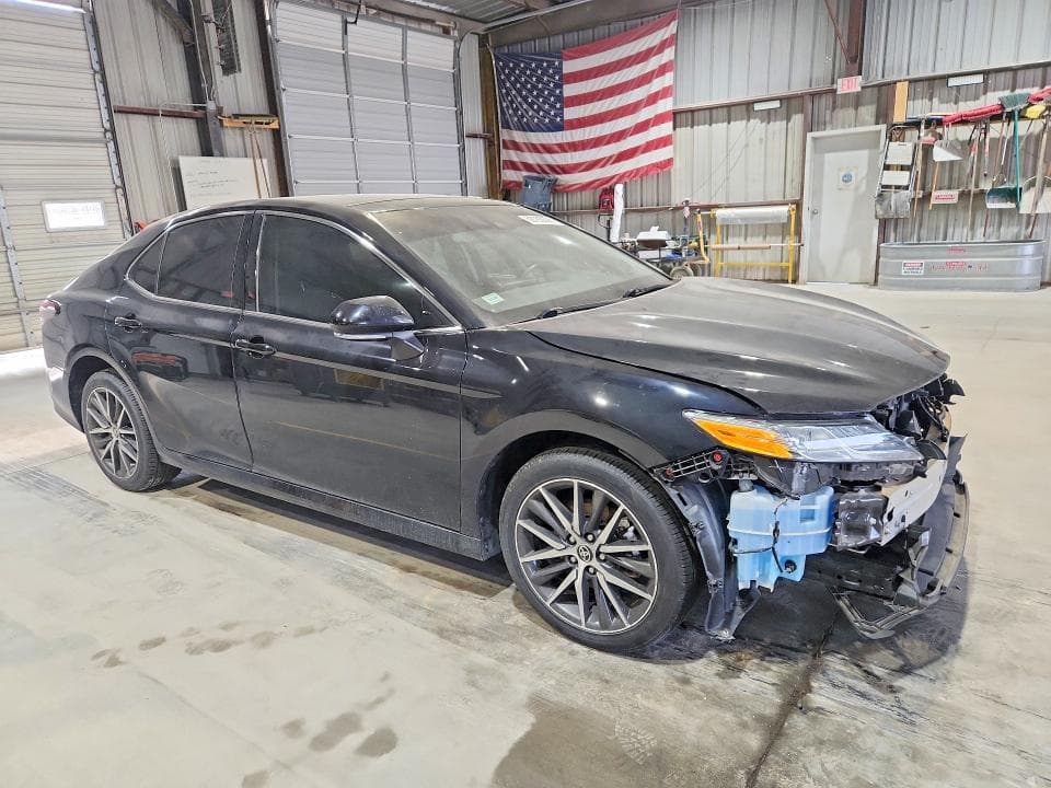 2023 TOYOTA CAMRY XLE 4