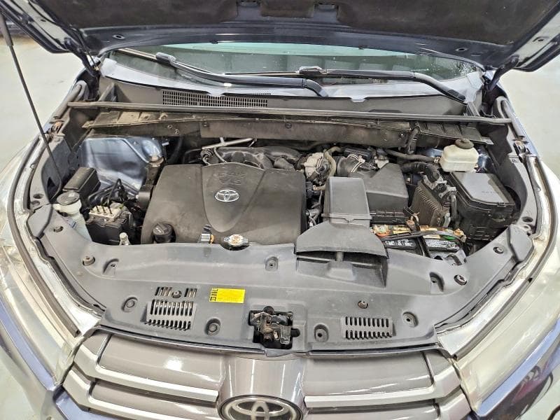2019 TOYOTA HIGHLANDER LE 12