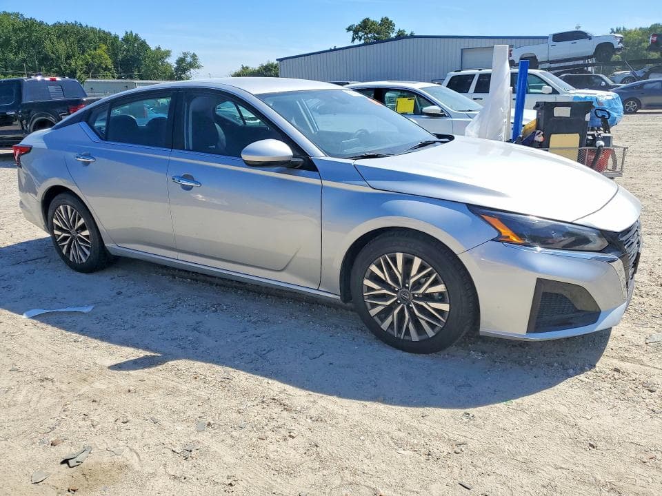 2023 NISSAN ALTIMA SV 4