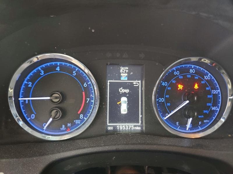 2018 TOYOTA COROLLA SE 9