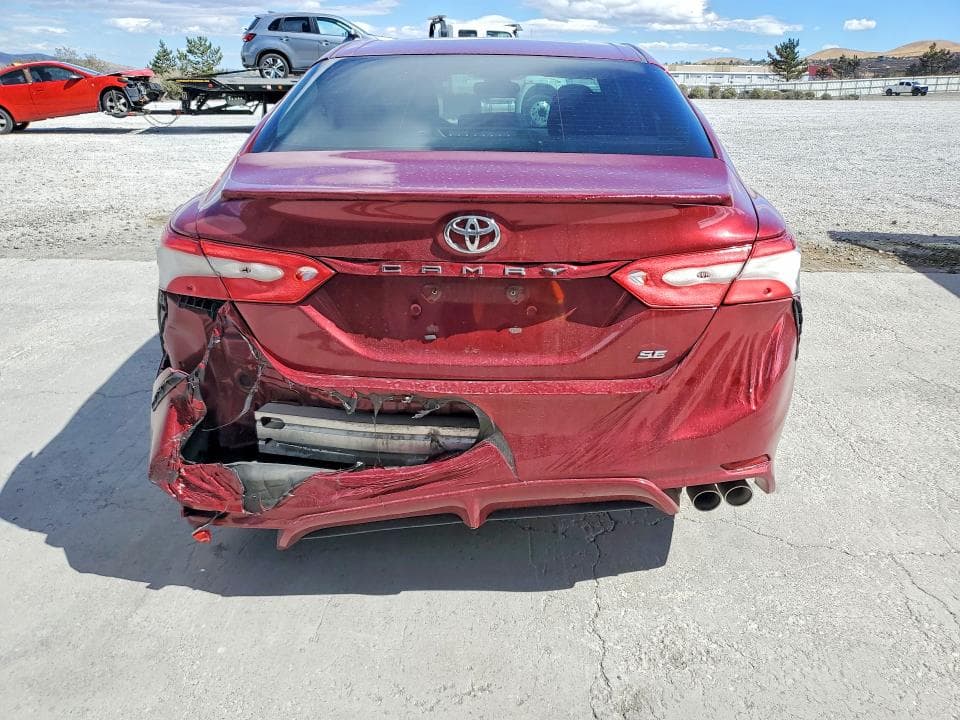2018 TOYOTA CAMRY SE 6