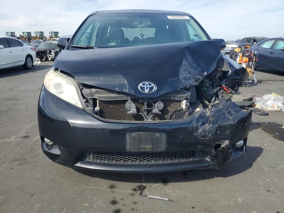 2017 TOYOTA SIENNA XLE PREMIUM 8-PASSENGER 5