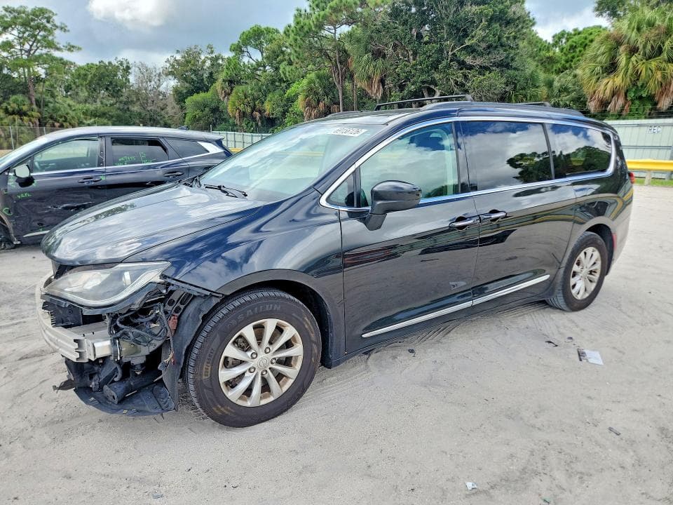 2017 CHRYSLER PACIFICA TOURING L - 1