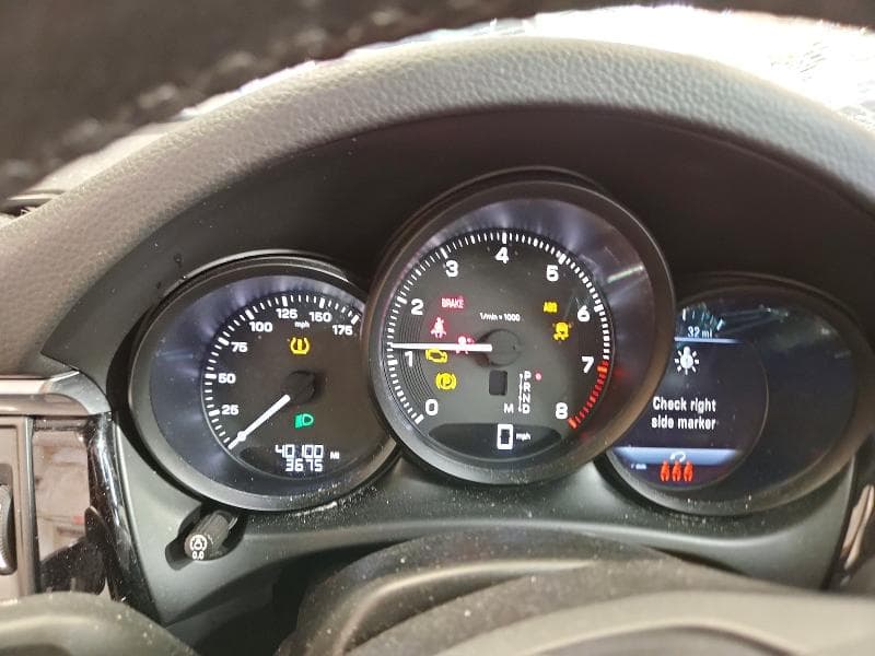 2023 PORSCHE MACAN BASE 9
