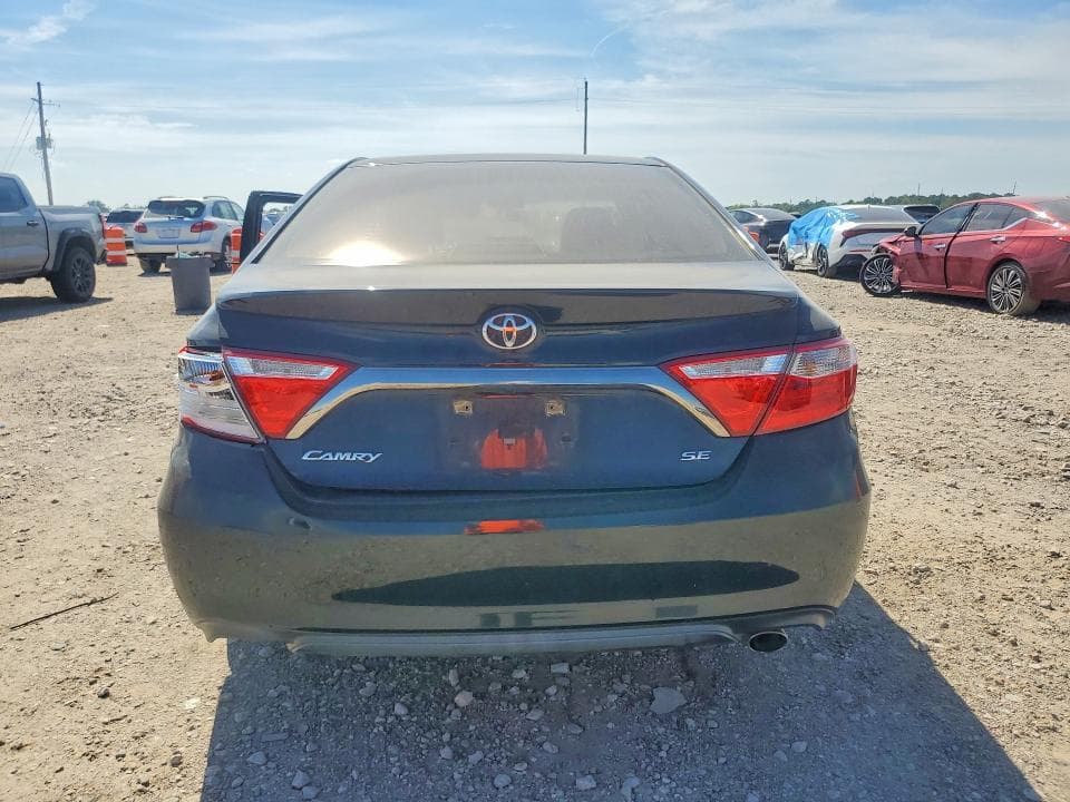 2017 TOYOTA CAMRY SE 6