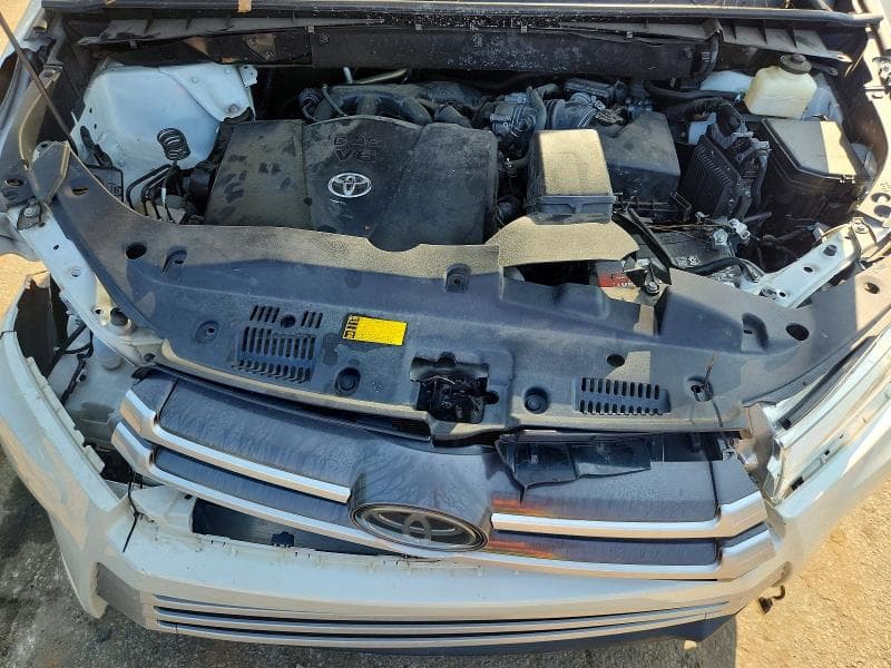 2018 TOYOTA HIGHLANDER XLE 11