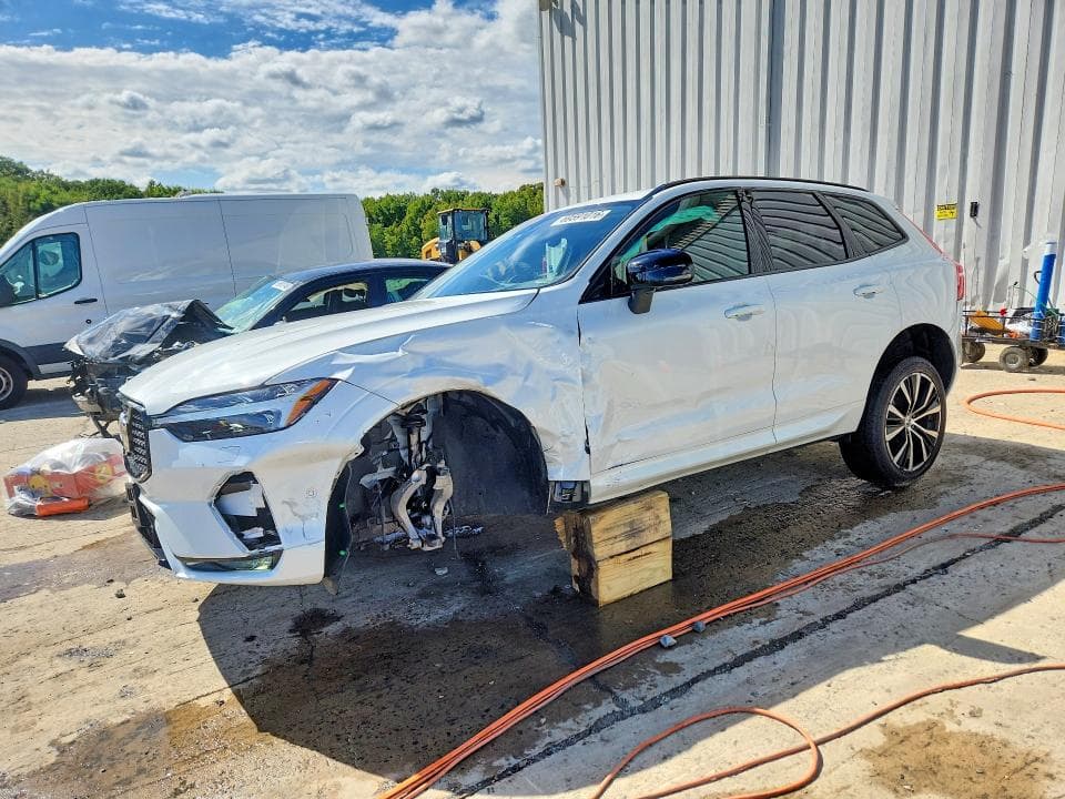 2025 VOLVO XC60 PLUS