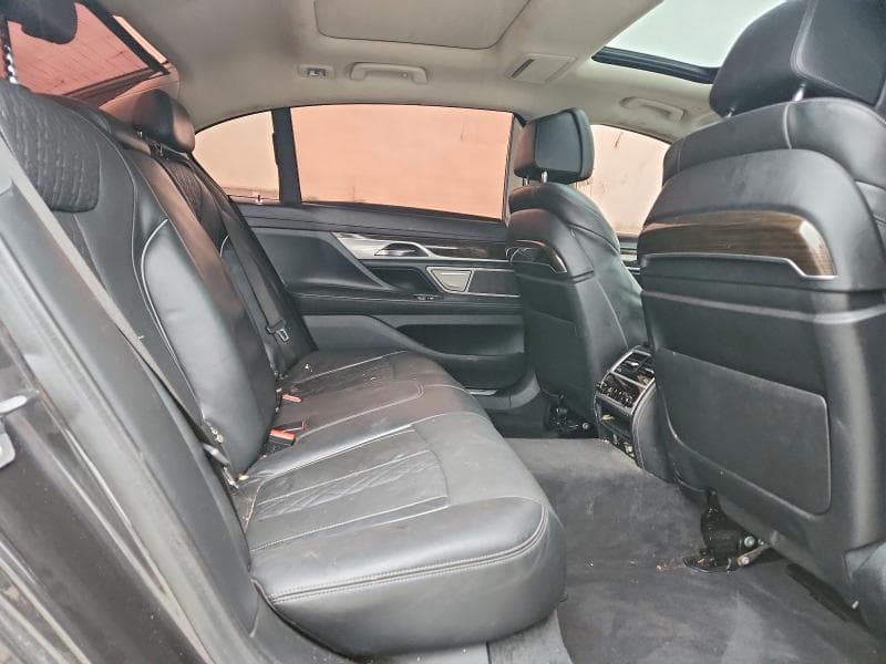 2018 BMW 750 XI 10