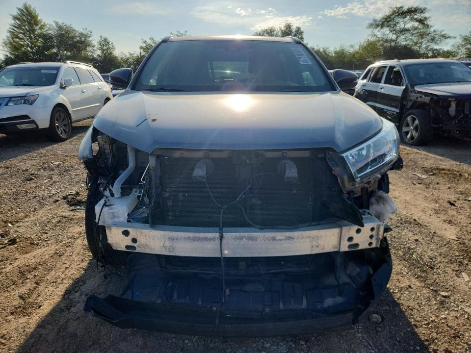 2017 TOYOTA HIGHLANDER SE 5