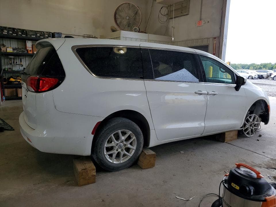 2021 CHRYSLER VOYAGER LX 3