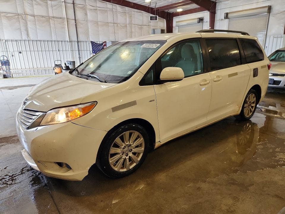 2017 TOYOTA SIENNA LE - 1