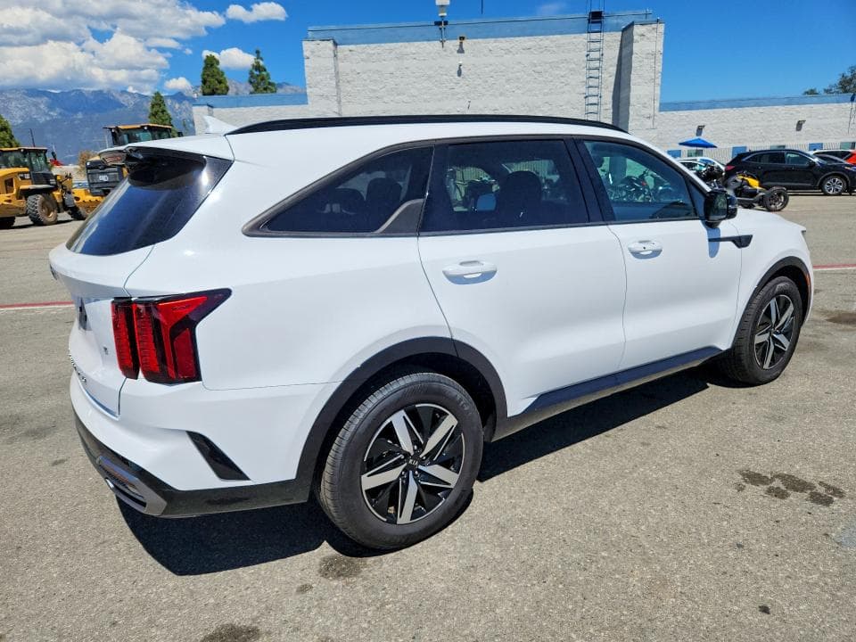 2021 KIA SORENTO S 3