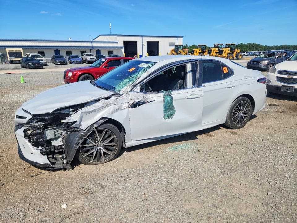 2024 TOYOTA CAMRY SE - 1