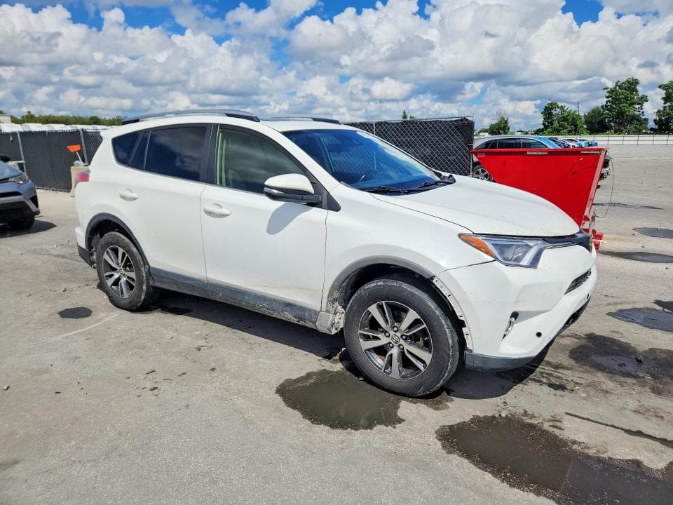 2017 TOYOTA RAV4 XLE 4