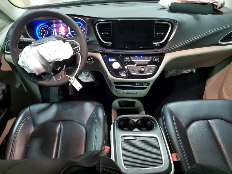 2023 CHRYSLER PACIFICA TOURING L 8