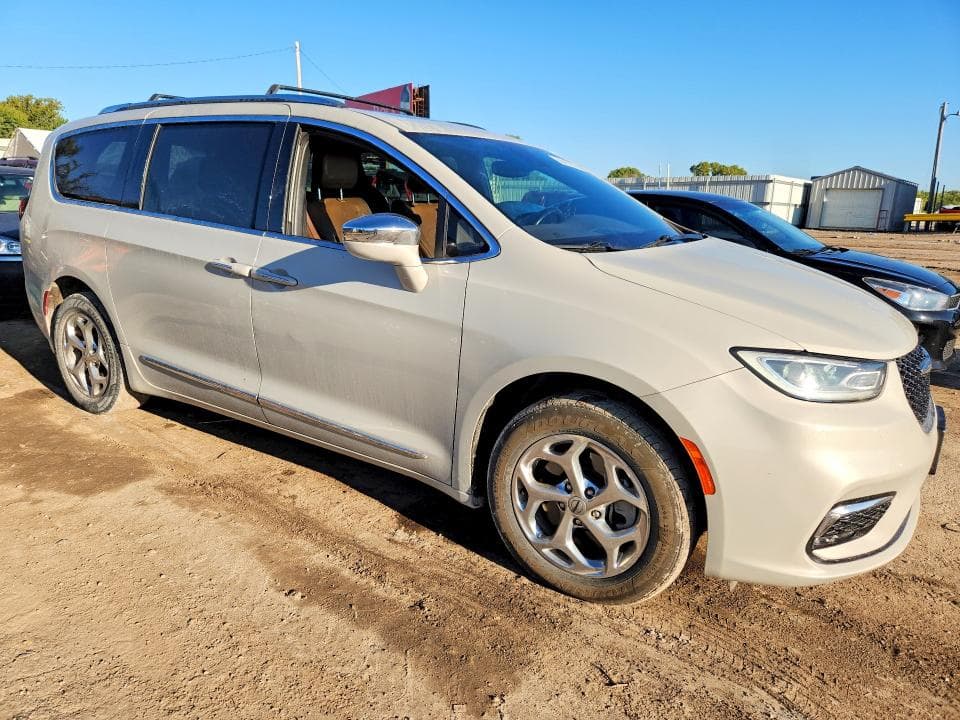 2021 CHRYSLER PACIFICA LIMITED 4