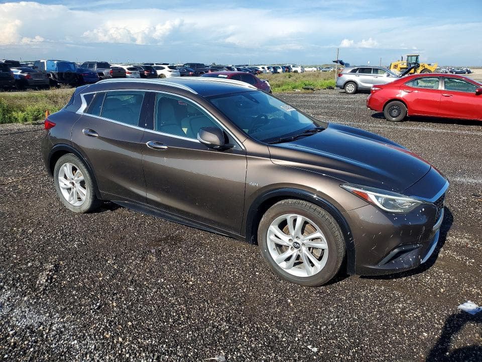 2019 INFINITI QX30 LUXE 4