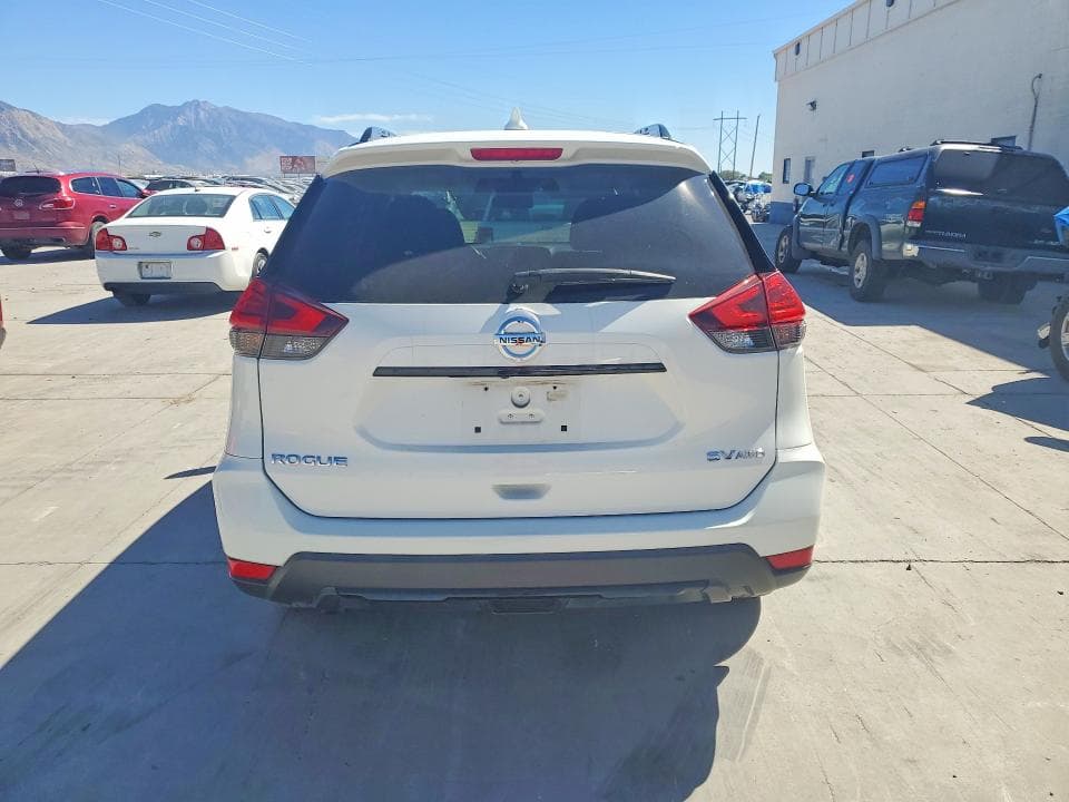 2017 NISSAN ROGUE SV 6