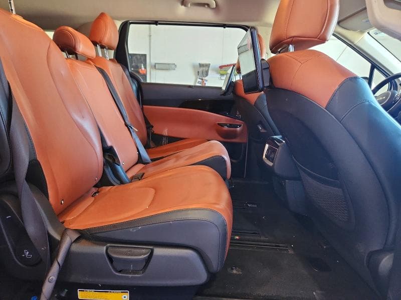 2023 KIA CARNIVAL SX 11