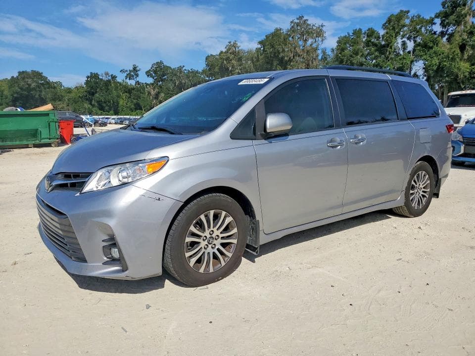 2018 TOYOTA SIENNA XLE 8-PASSENGER