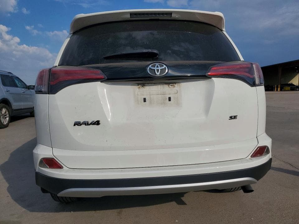 2017 TOYOTA RAV4 SE 6
