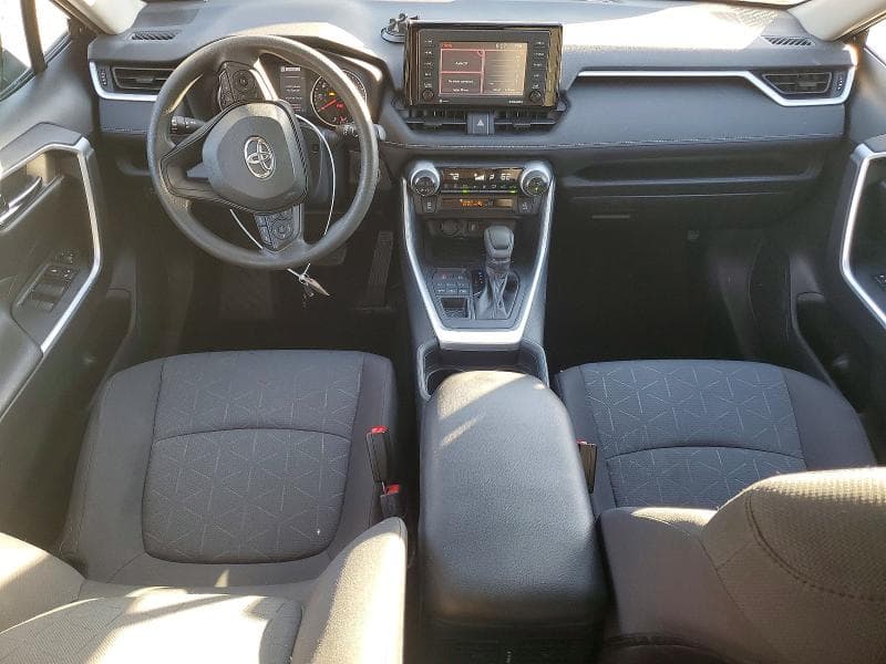 2020 TOYOTA RAV4 XLE 8