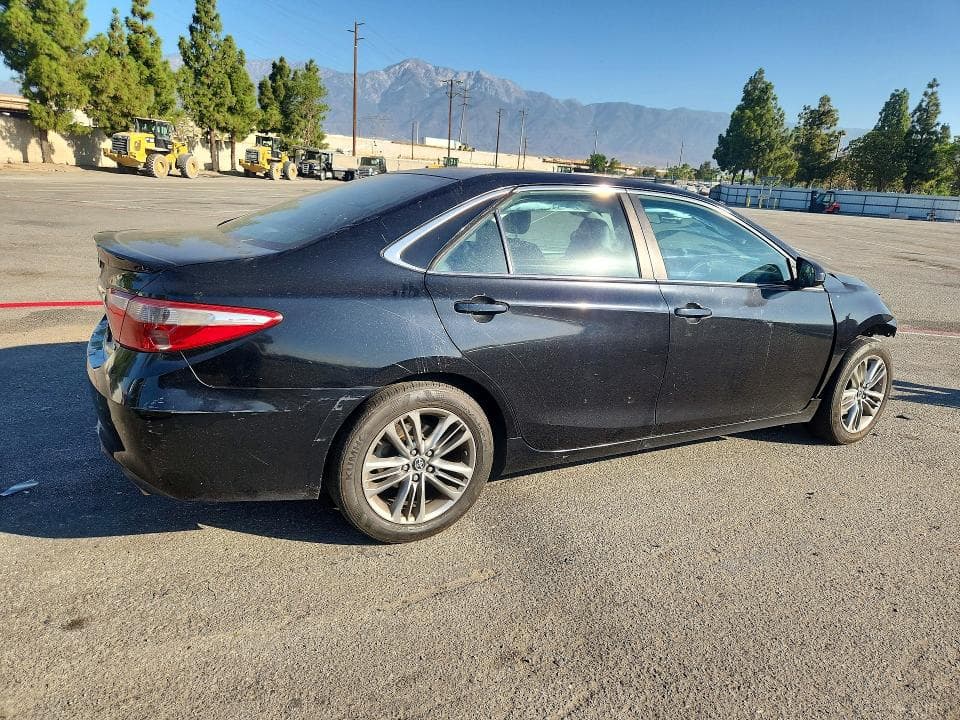 2017 TOYOTA CAMRY SE 3