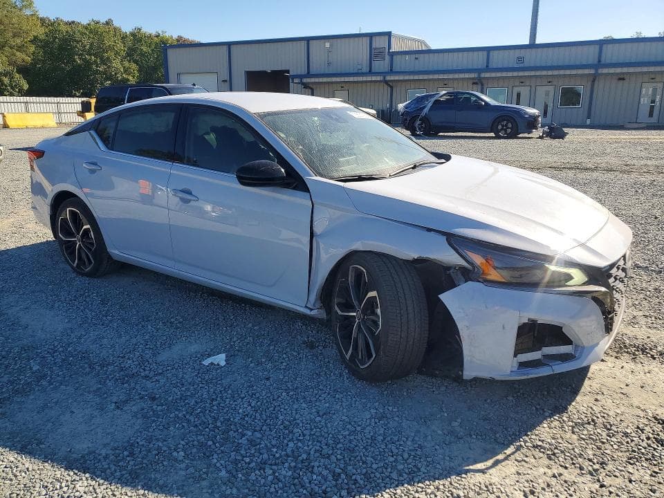 2024 NISSAN ALTIMA SR 4