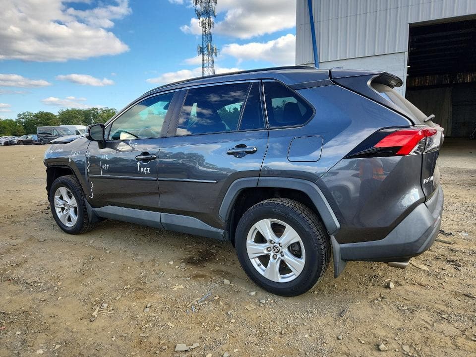 2019 TOYOTA RAV4 XLE 2