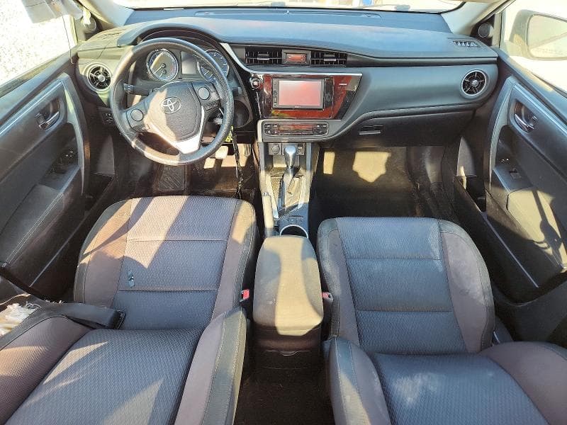 2017 TOYOTA COROLLA LE 8