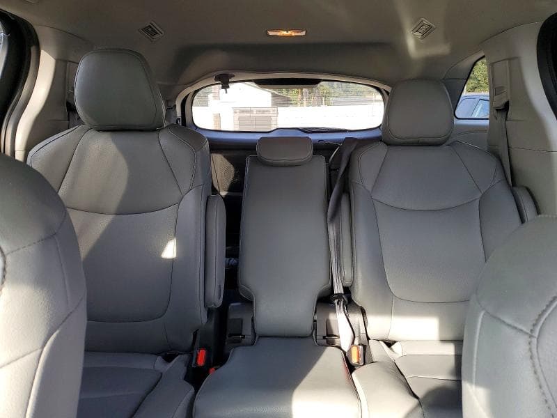 2023 TOYOTA SIENNA XLE 10
