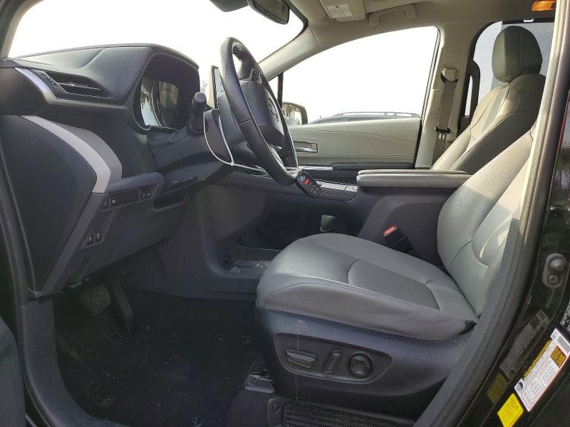 2023 TOYOTA SIENNA XLE 7