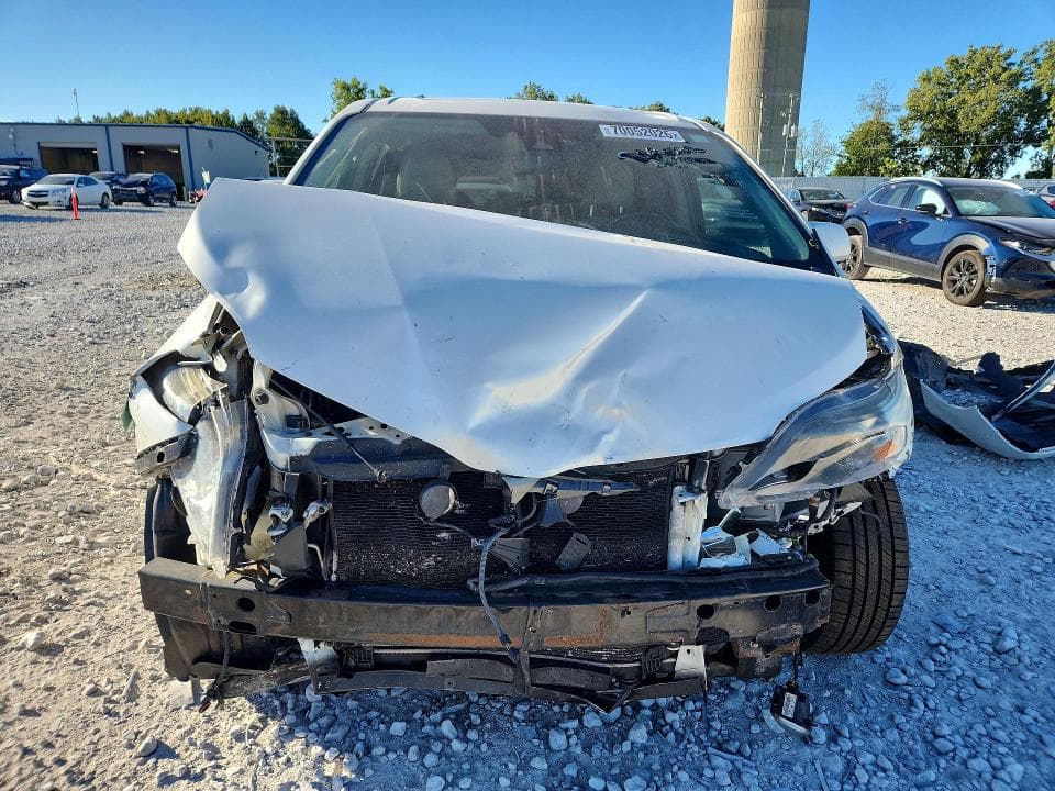 2018 TOYOTA SIENNA XLE 8-PASSENGER 5