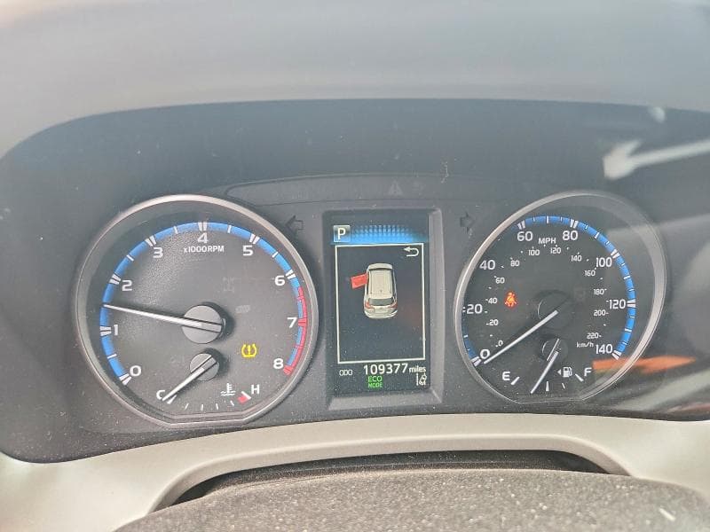 2017 TOYOTA RAV4 XLE 9