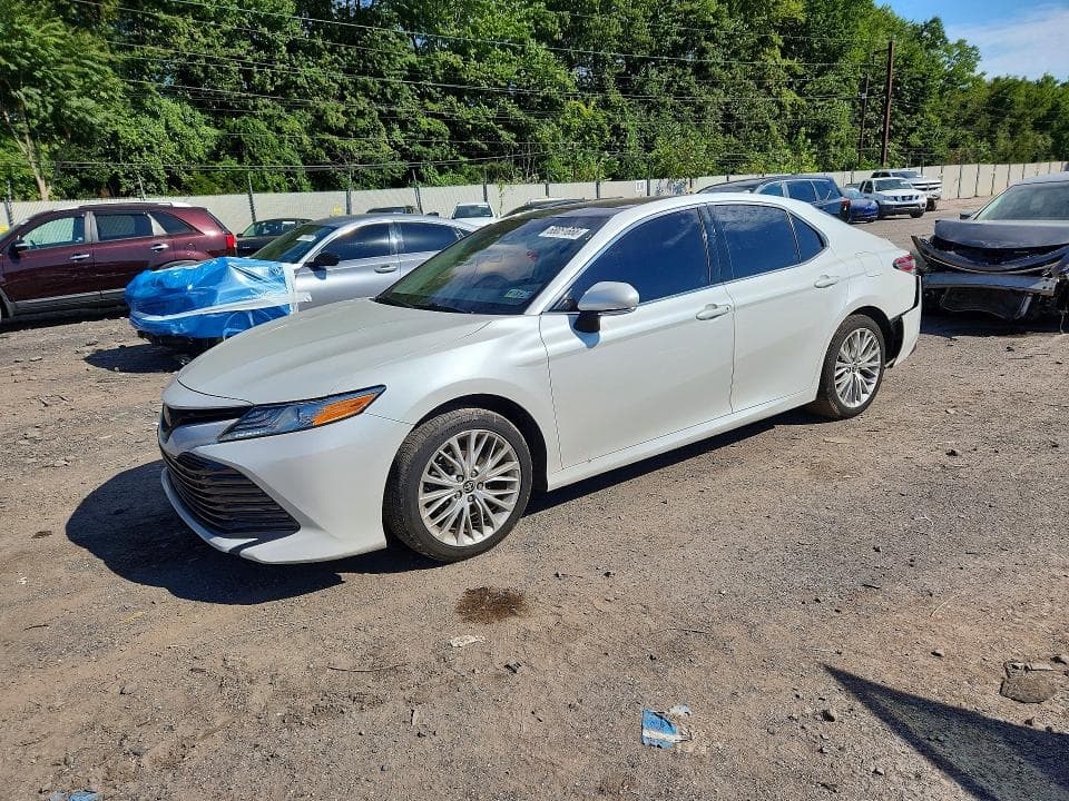 2020 TOYOTA CAMRY XLE - 1