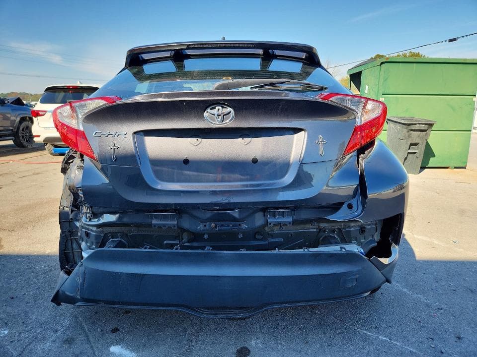 2019 TOYOTA C-HR XLE 6